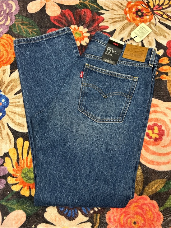 Levi's Denim - Levi's Women's Straight Leg Jeans in Medium Blue Denim